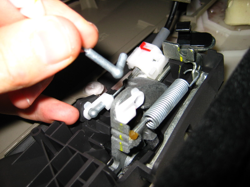 Honda-Civic-Front-Door-Speaker-Replacement-Guide-022