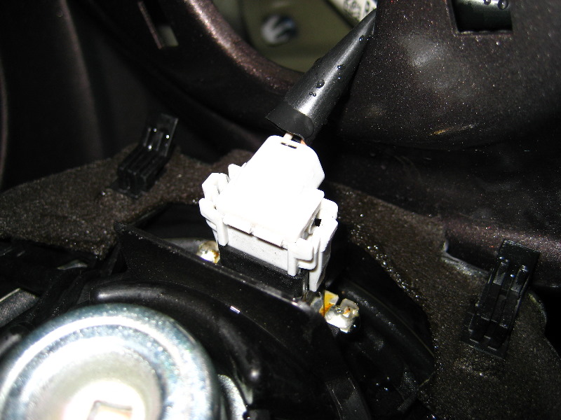 Honda-Civic-Front-Door-Speaker-Replacement-Guide-035