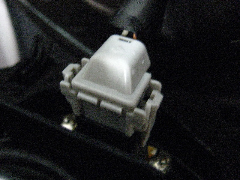 Honda-Civic-Front-Door-Speaker-Replacement-Guide-036