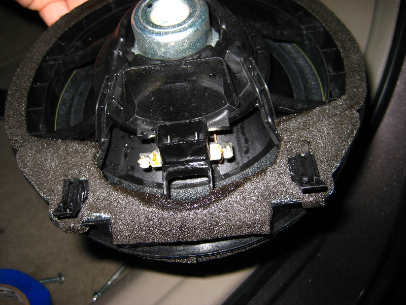 Honda-Civic-Front-Door-Speaker-Replacement-Guide-039
