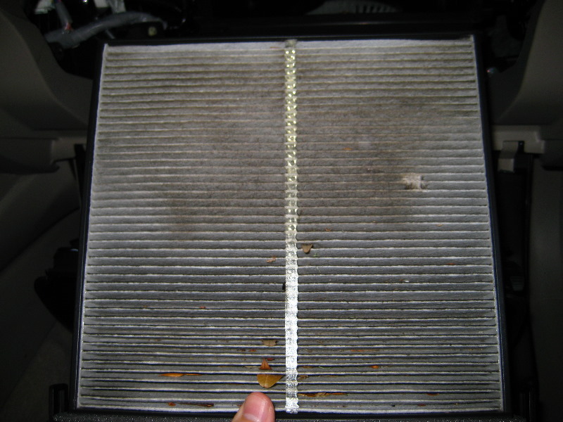 Honda-Civic-AC-Cabin-Air-Filter-Replacement-Guide-010