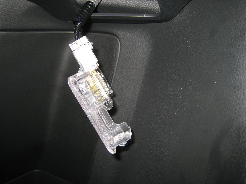 Honda-Fit-Jazz-Cargo-Area-Light-Bulb-Replacement-Guide-003