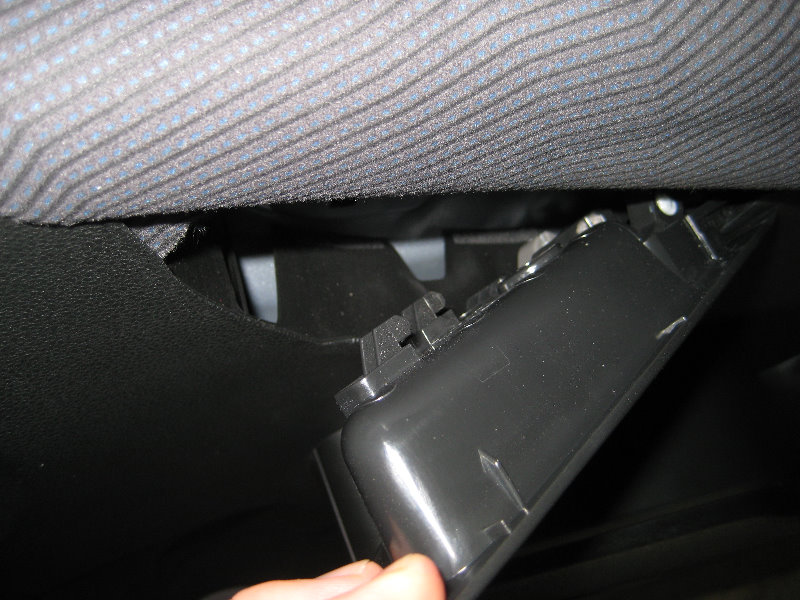 Honda-Fit-Jazz-Front-Door-Panel-Removal-Speaker-Replacement-Guide-006