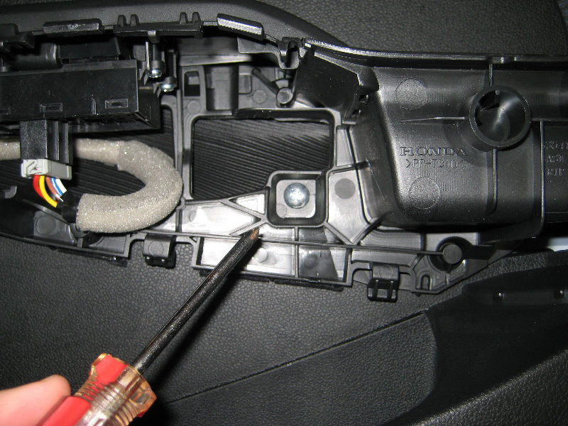Honda-Fit-Jazz-Front-Door-Panel-Removal-Speaker-Replacement-Guide-013