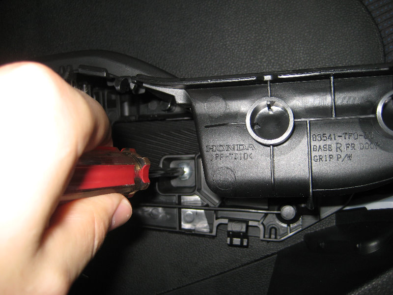 Honda-Fit-Jazz-Front-Door-Panel-Removal-Speaker-Replacement-Guide-014