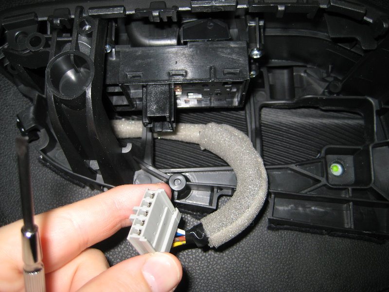 Honda-Fit-Jazz-Front-Door-Panel-Removal-Speaker-Replacement-Guide-018