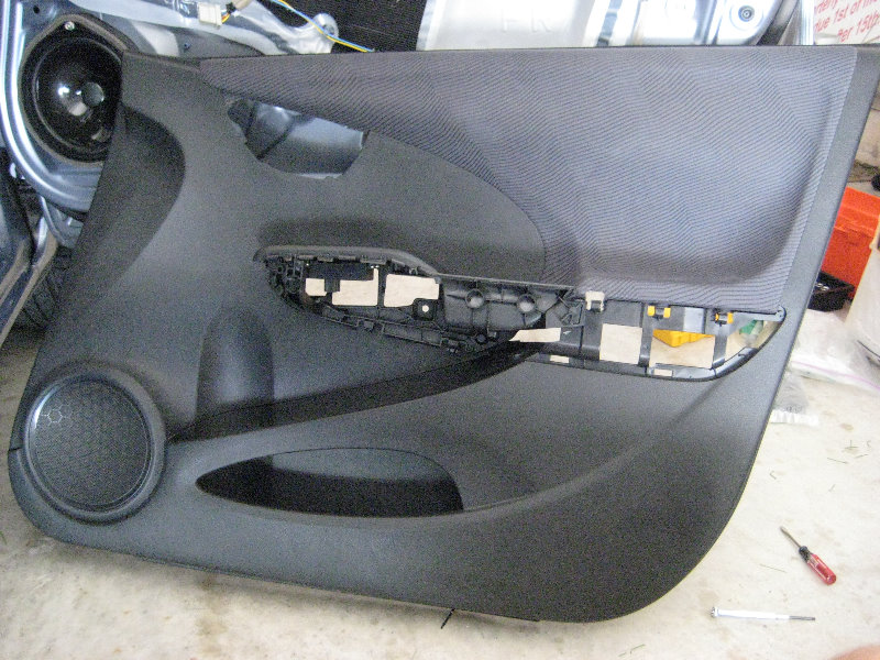 Honda-Fit-Jazz-Front-Door-Panel-Removal-Speaker-Replacement-Guide-020