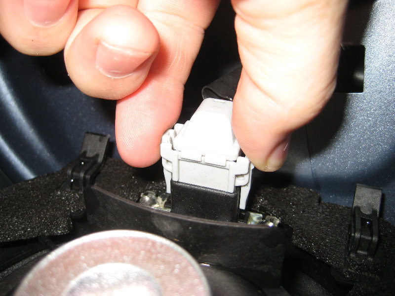 Honda-Fit-Jazz-Front-Door-Panel-Removal-Speaker-Replacement-Guide-027