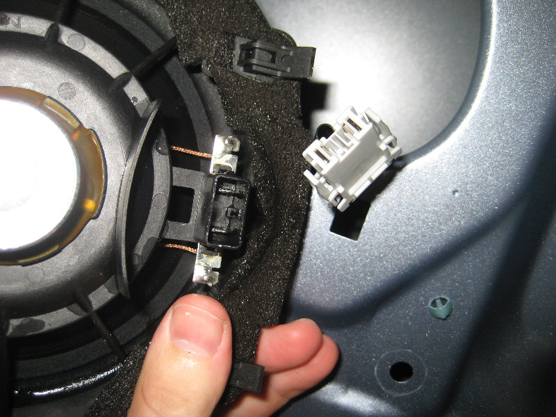 Honda-Fit-Jazz-Front-Door-Panel-Removal-Speaker-Replacement-Guide-028