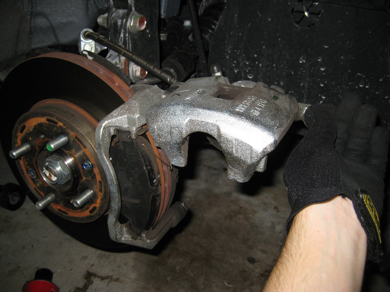 Honda-Fit-Jazz-Front-Brake-Pads-Replacement-Guide-030