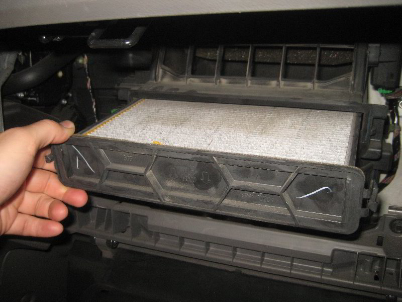 Honda-Odyssey-Cabin-Air-Filter-Replacement-Guide-020