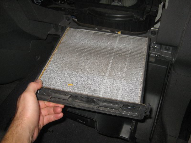 Honda-Odyssey-Cabin-Air-Filter-Replacement-Guide-021