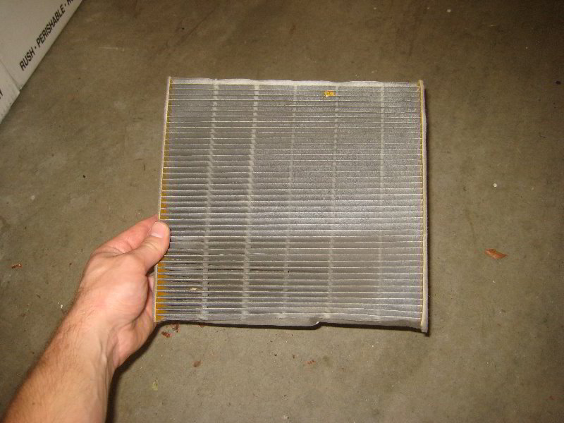 Honda-Odyssey-Cabin-Air-Filter-Replacement-Guide-023