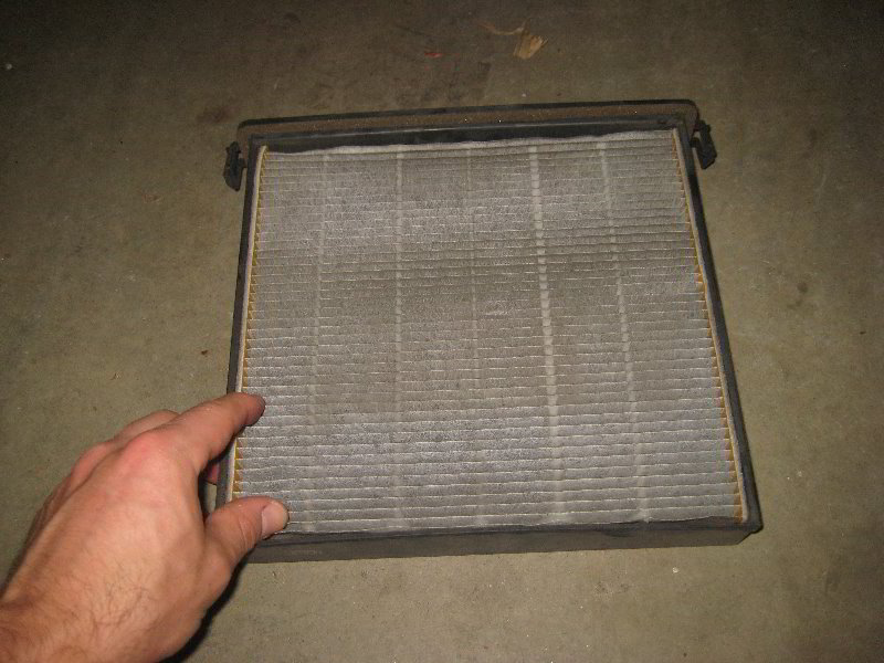 Honda-Odyssey-Cabin-Air-Filter-Replacement-Guide-028