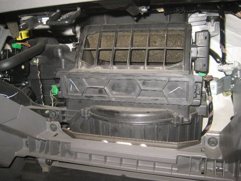 Honda Odyssey Cabin Air Filter Replacement Guide 032