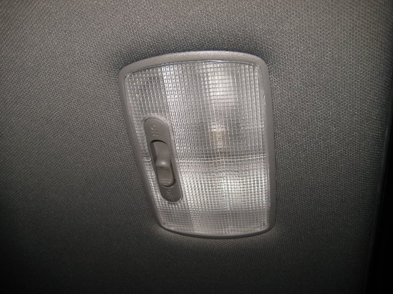 Honda-Odyssey-Cargo-Area-Light-Bulb-Replacement-Guide-002