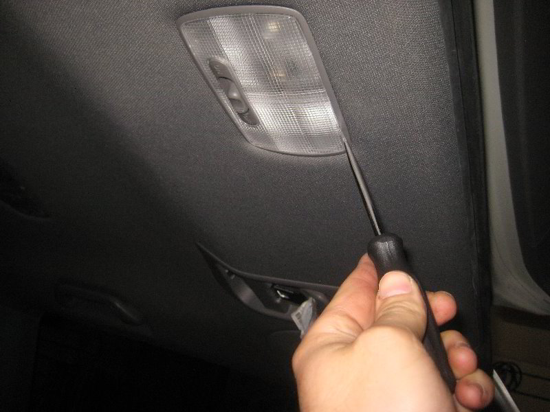 Honda-Odyssey-Cargo-Area-Light-Bulb-Replacement-Guide-003