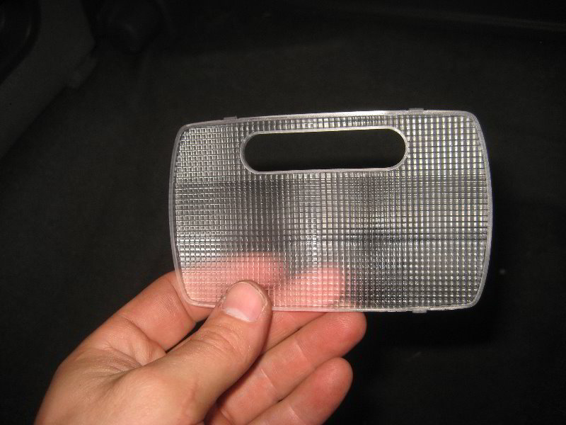 Honda-Odyssey-Cargo-Area-Light-Bulb-Replacement-Guide-005