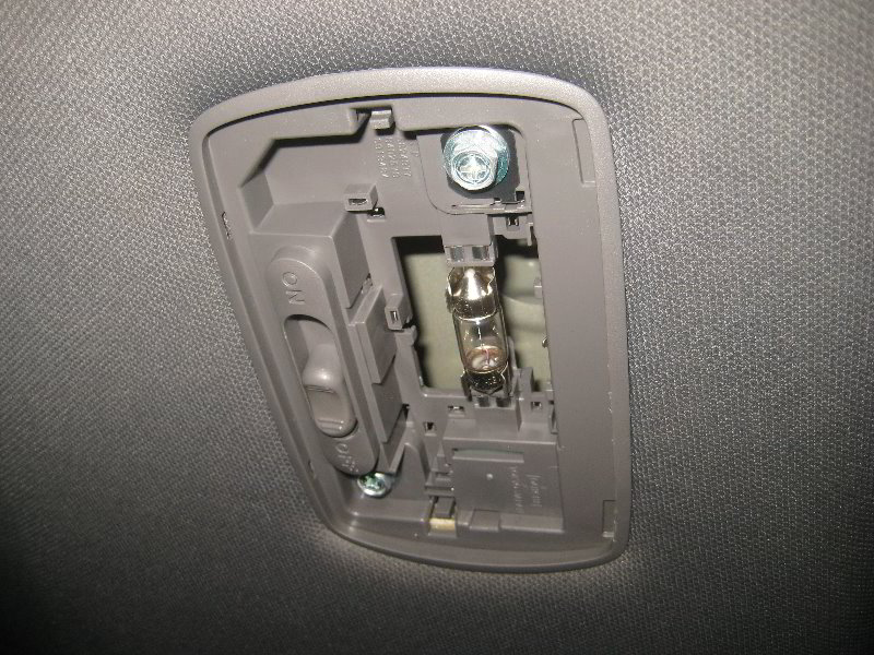 Honda-Odyssey-Cargo-Area-Light-Bulb-Replacement-Guide-006