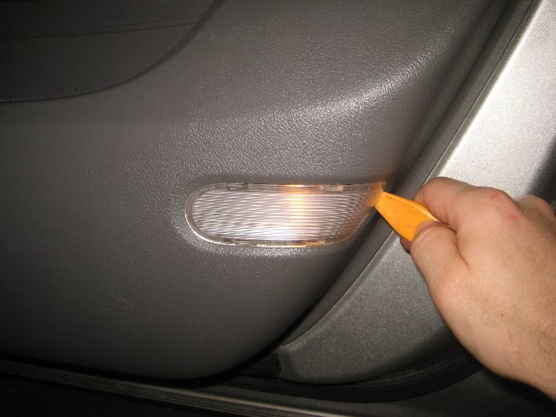 Honda-Odyssey-Courtesy-Step-Light-Bulb-Replacement-Guide-003
