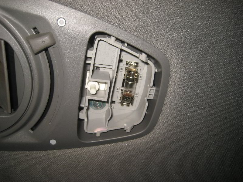 Honda-Odyssey-Dome-Light-Bulbs-Replacement-Guide-006
