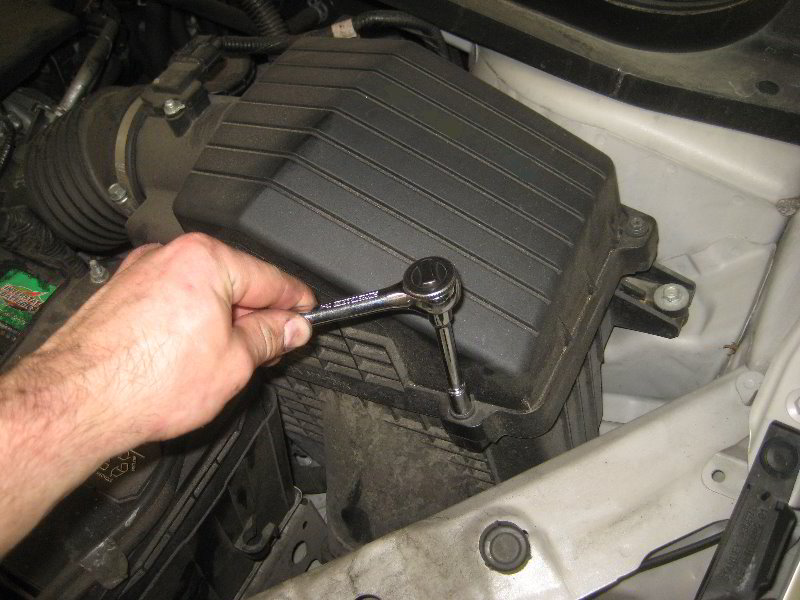 Honda-Odyssey-Engine-Air-Filter-Replacement-Guide-002