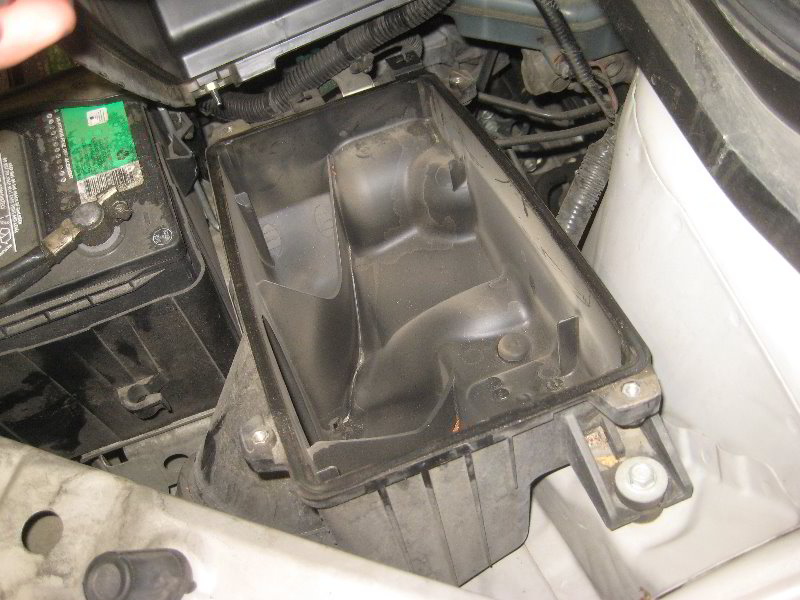 Honda-Odyssey-Engine-Air-Filter-Replacement-Guide-011