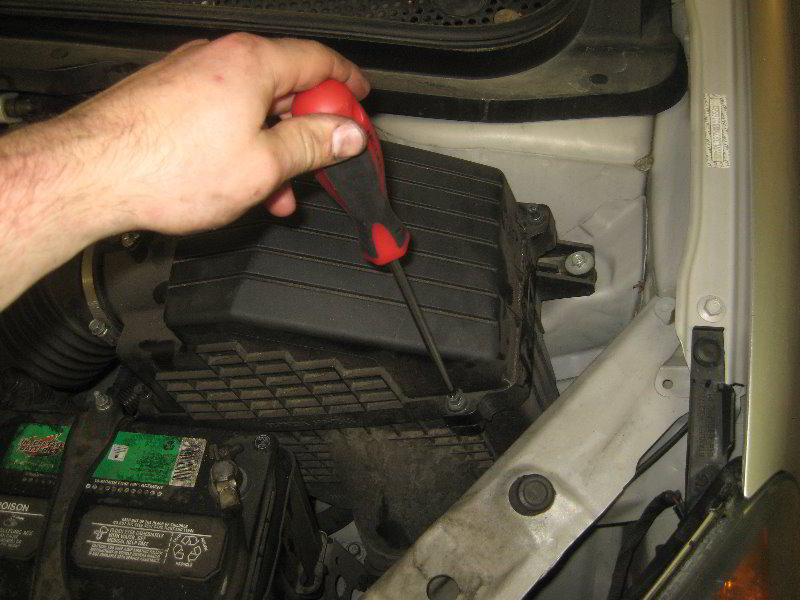 Honda-Odyssey-Engine-Air-Filter-Replacement-Guide-014