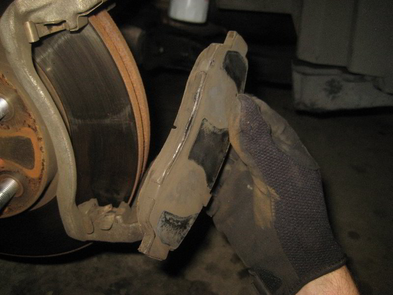 Honda-Odyssey-Front-Brake-Pads-Replacement-Guide-016