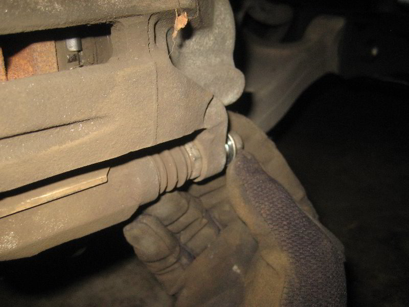Honda-Odyssey-Front-Brake-Pads-Replacement-Guide-030