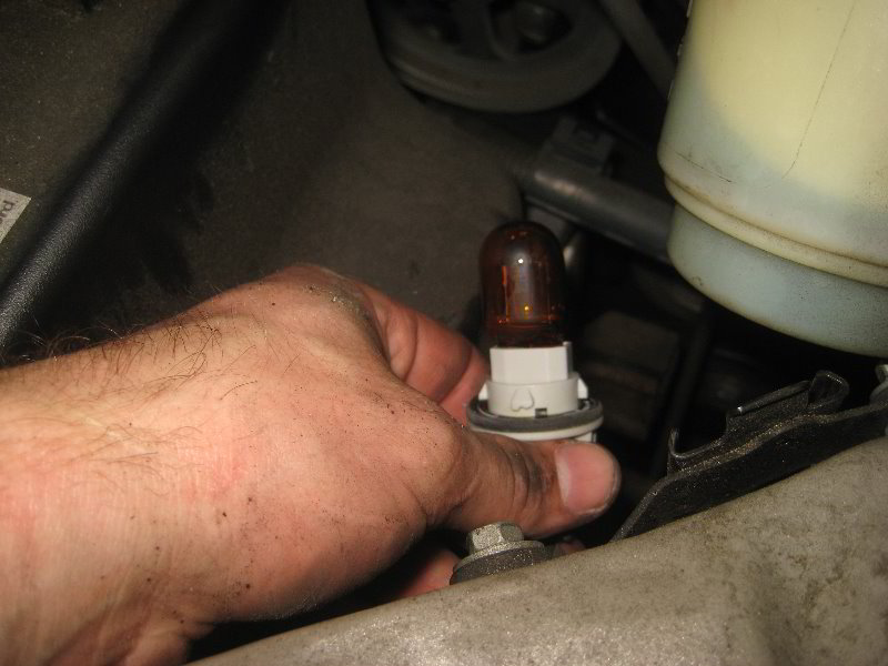 Honda-Odyssey-Headlight-Bulbs-Replacement-Guide-023