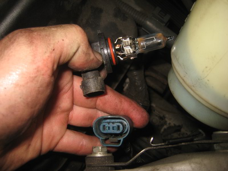 Honda-Odyssey-Headlight-Bulbs-Replacement-Guide-031