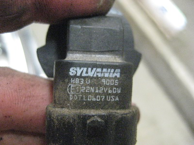 Honda-Odyssey-Headlight-Bulbs-Replacement-Guide-032
