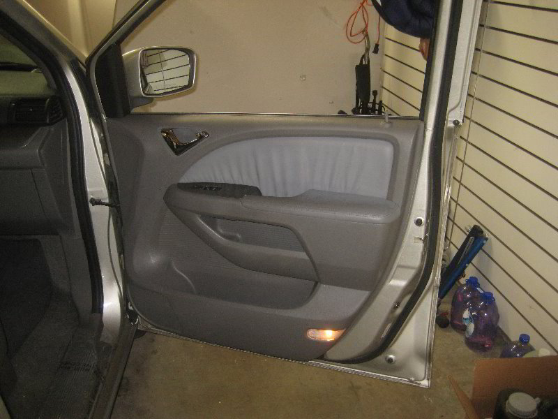 Honda-Odyssey-Interior-Door-Panel-Removal-Guide-001