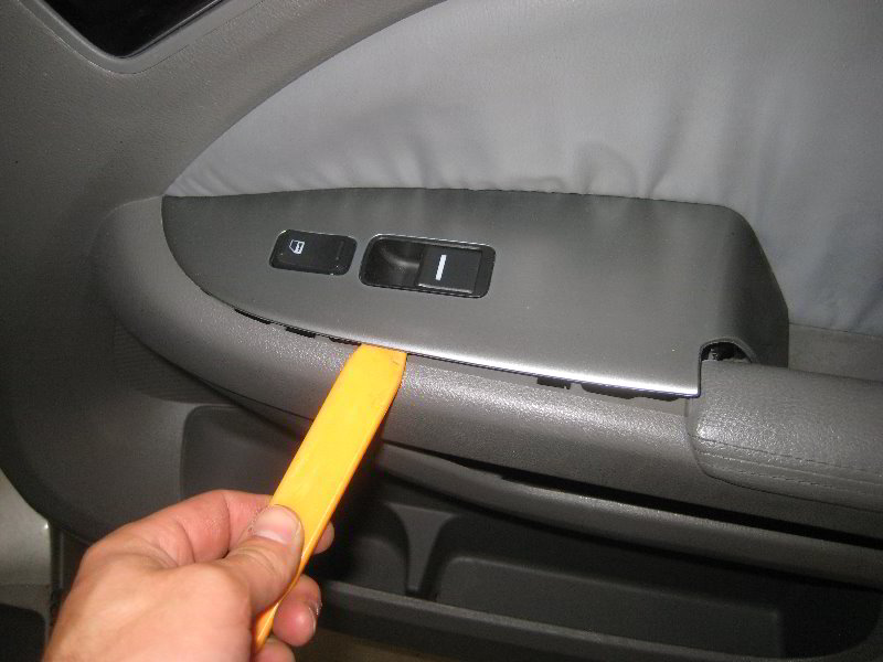 Honda-Odyssey-Interior-Door-Panel-Removal-Guide-012