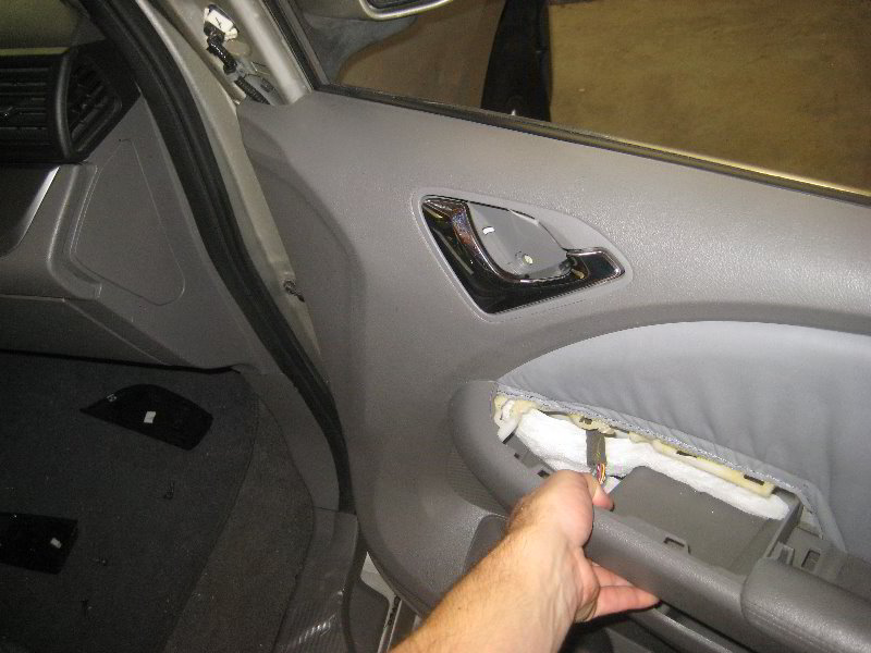 Honda-Odyssey-Interior-Door-Panel-Removal-Guide-028