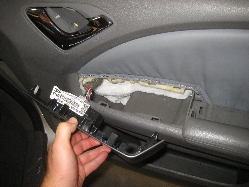 Honda-Odyssey-Interior-Door-Panel-Removal-Guide-057