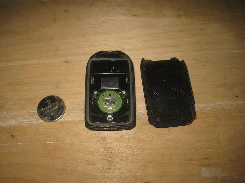 Honda-Odyssey-Key-Fob-Battery-Replacement-Guide-007