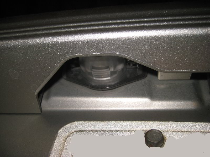 Honda-Odyssey-License-Plate-Light-Bulbs-Replacement-Guide-002