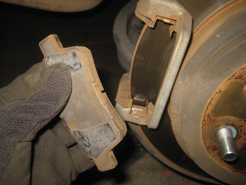 Honda-Odyssey-Rear-Disc-Brake-Pads-Replacement-Guide-017