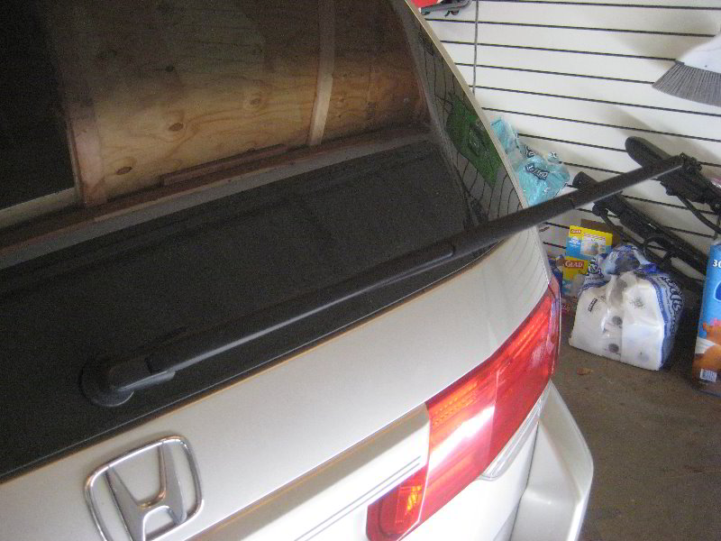 HondaOdysseyRearWindowWiperBladeReplacementGuide002