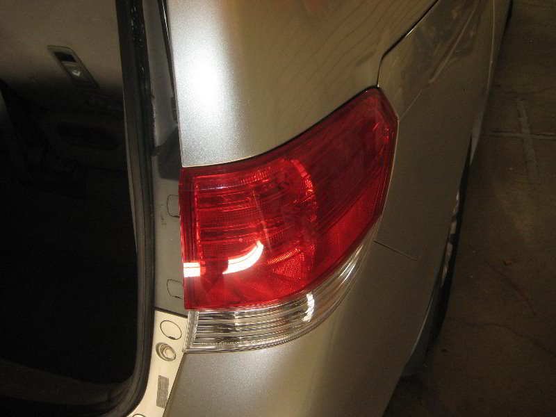 Honda-Odyssey-Tail-Light-Bulbs-Replacement-Guide-002