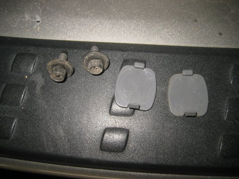 Honda-Odyssey-Tail-Light-Bulbs-Replacement-Guide-009