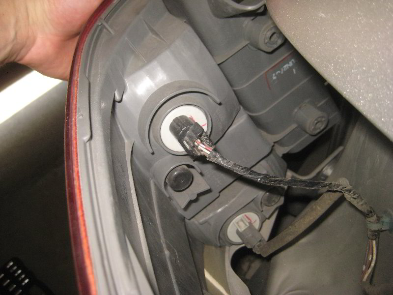 Honda-Odyssey-Tail-Light-Bulbs-Replacement-Guide-011