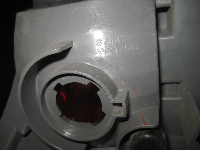 Honda-Odyssey-Tail-Light-Bulbs-Replacement-Guide-015