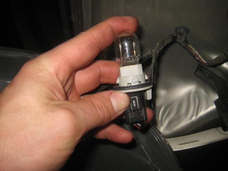 Honda-Odyssey-Tail-Light-Bulbs-Replacement-Guide-017
