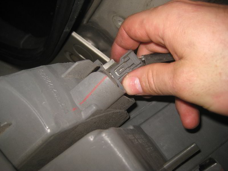 Honda-Odyssey-Tail-Light-Bulbs-Replacement-Guide-019