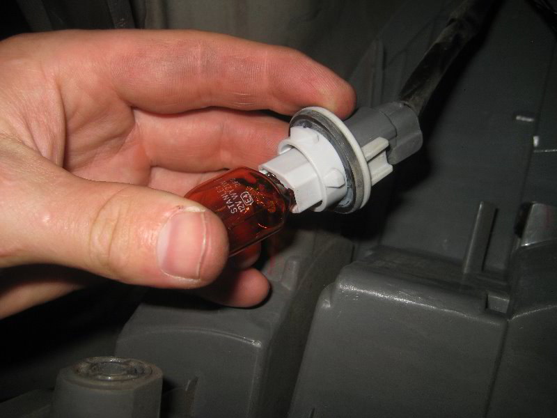 Honda-Odyssey-Tail-Light-Bulbs-Replacement-Guide-022
