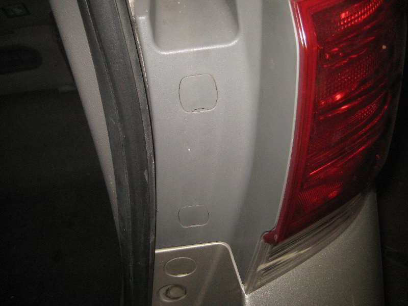 Honda-Odyssey-Tail-Light-Bulbs-Replacement-Guide-031