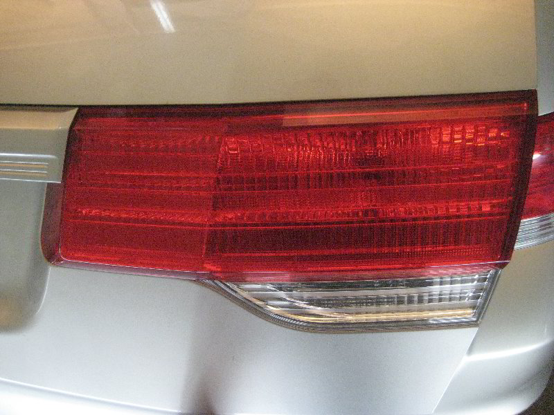 Honda-Odyssey-Tail-Light-Bulbs-Replacement-Guide-033